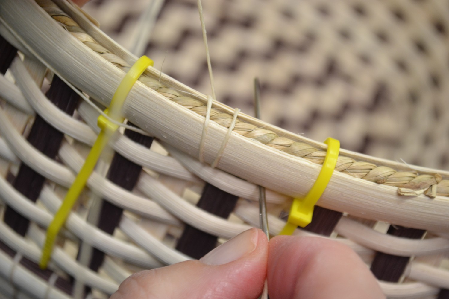 Lashing a Basket with Waxed Linen ⋆ PrairieWood Basketry