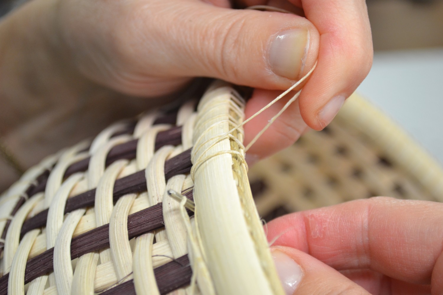 Lashing a Basket with Waxed Linen ⋆ PrairieWood Basketry