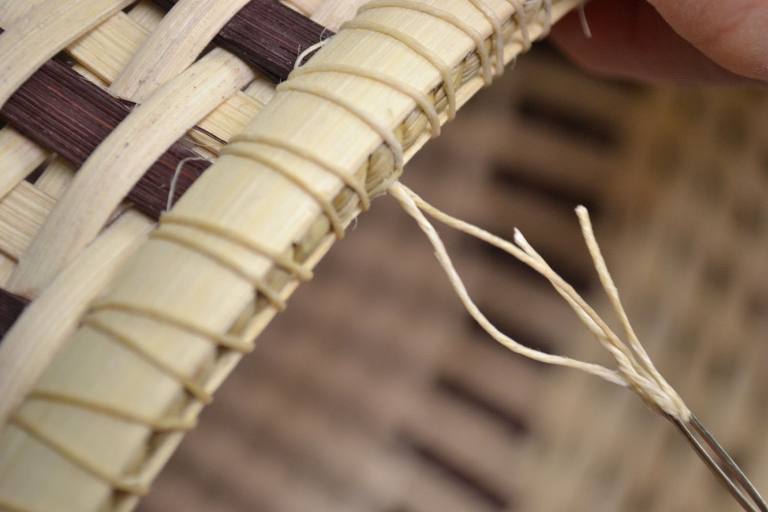 Lashing a Basket with Waxed Linen ⋆ PrairieWood Basketry