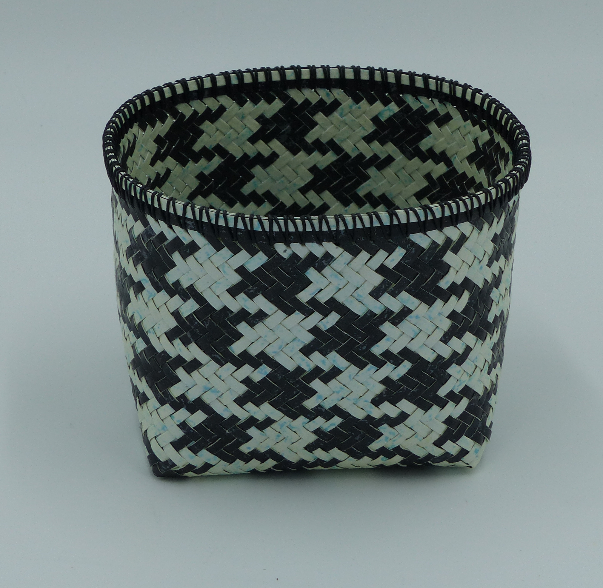 Houndstooth Diagonal Twill