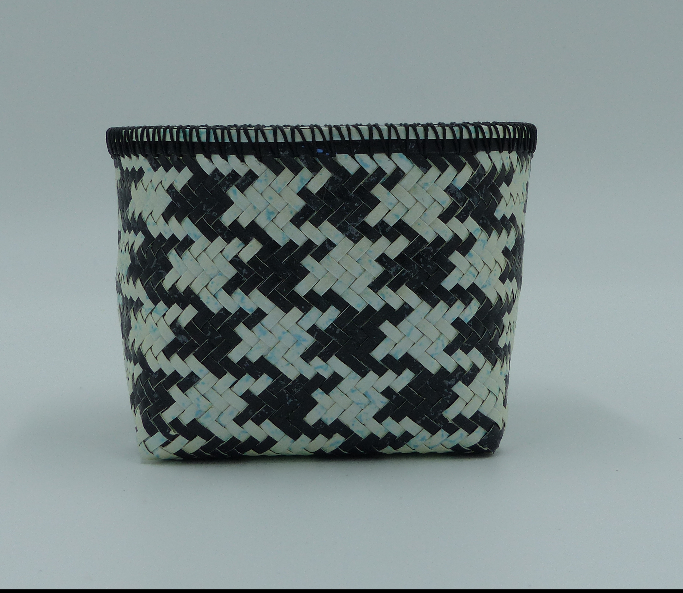 Houndstooth Diagonal Twill